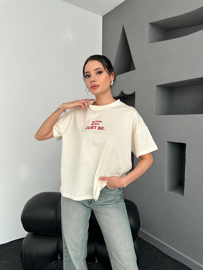 Kırmızı Minik Yazılı Tshirt
