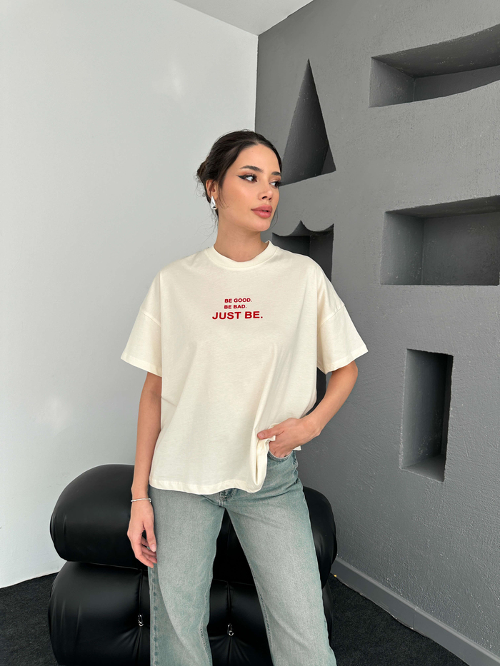 Kırmızı Minik Yazılı Tshirt