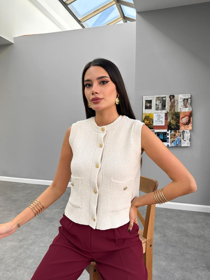 Kolsuz Gold Düğmeli Triko Yelek