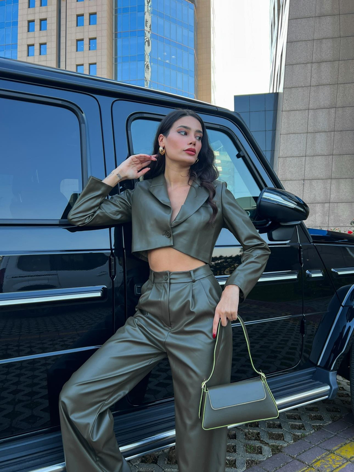 Koyu Haki Crop Blazer Deri Takım