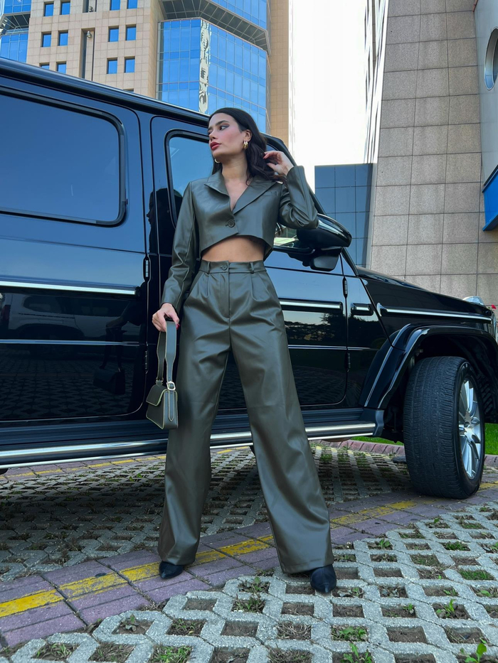 Koyu Haki Crop Blazer Deri Takım