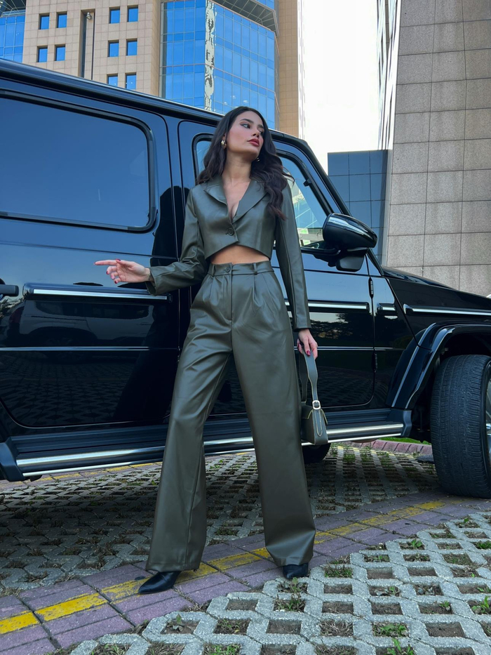 Koyu Haki Crop Blazer Deri Takım