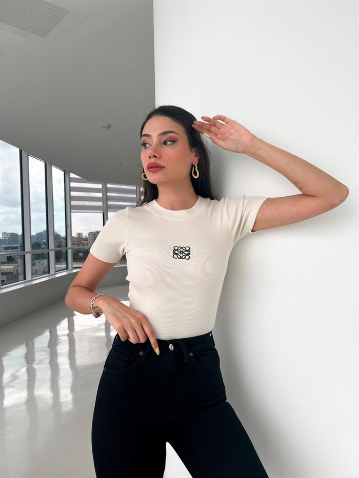 Krem Nakış Detay Body