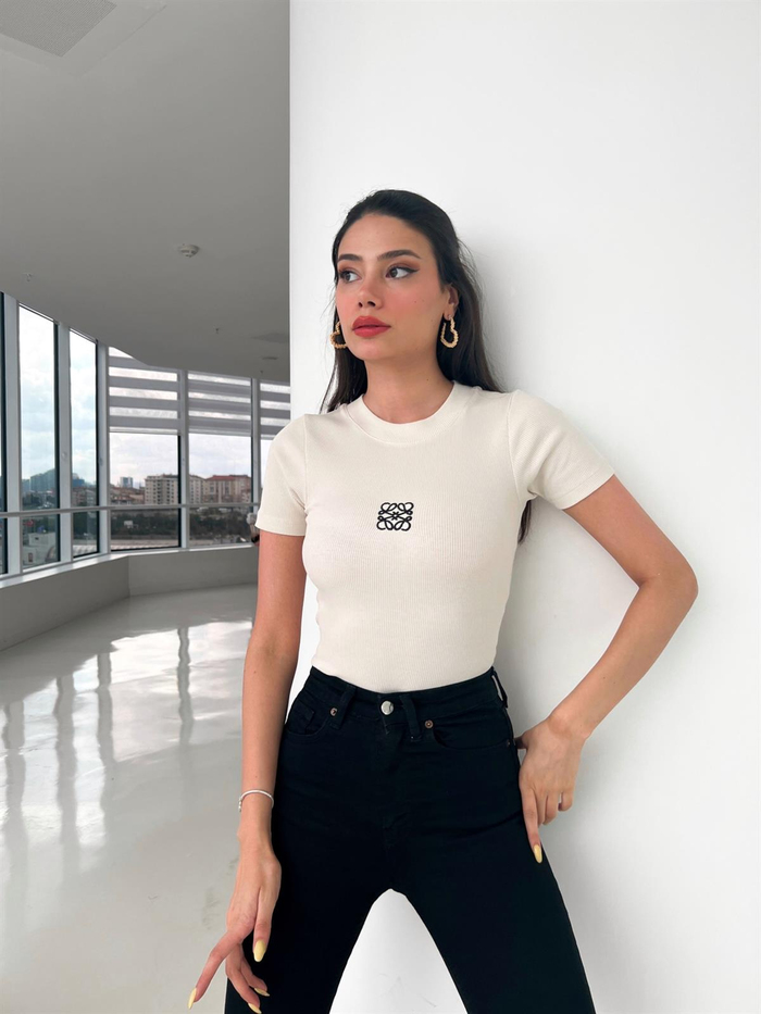 Krem Nakış Detay Body