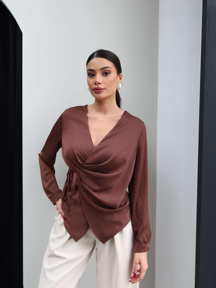Kruvaze Yaka Bağlamalı Bluz