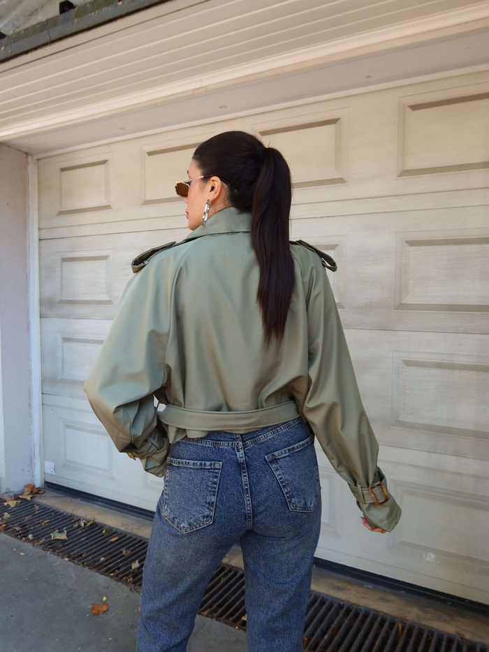 Kruvaze Yaka Crop Trench