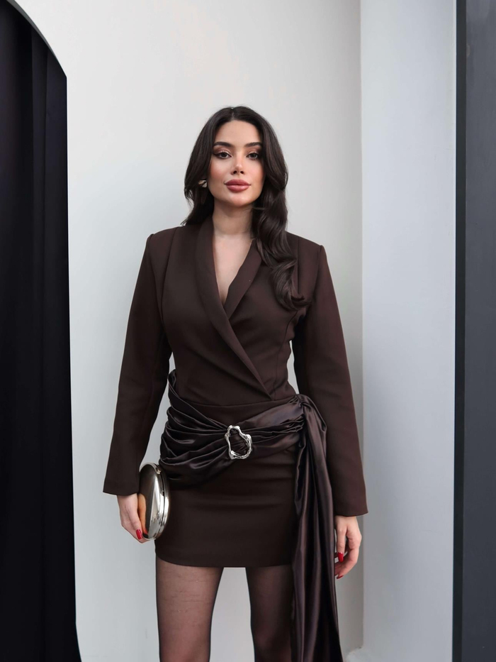 Kruvaze Yaka Tokalı Mini Elbise
