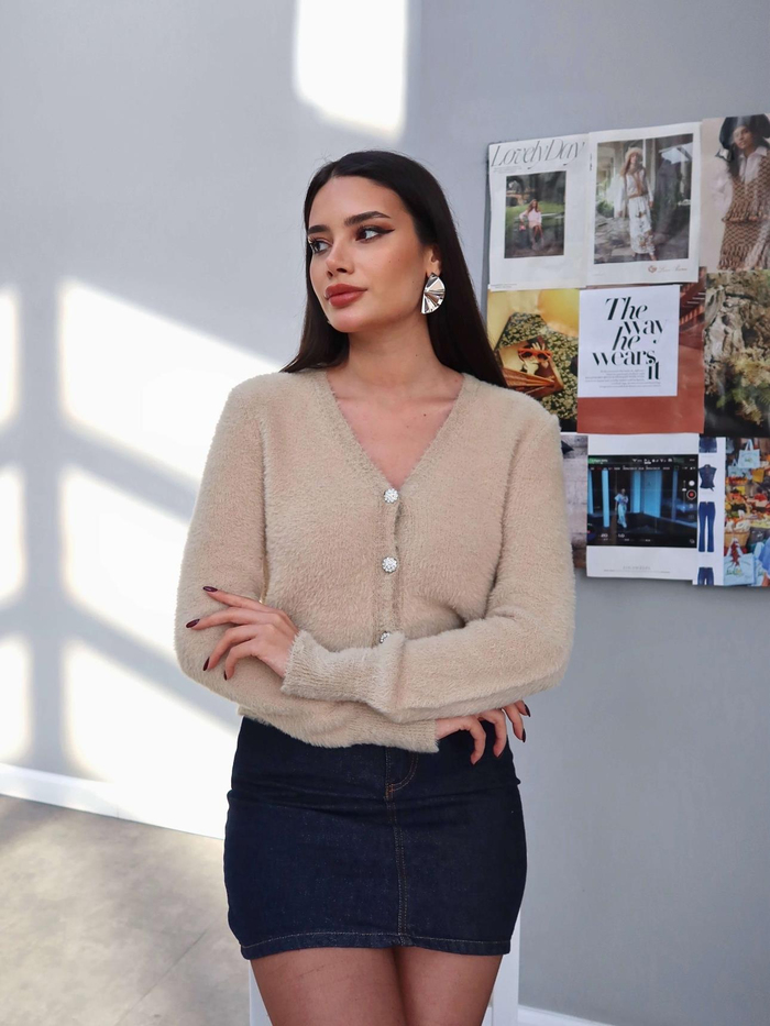 Kum Taş Düğmeli Peluş Hırka