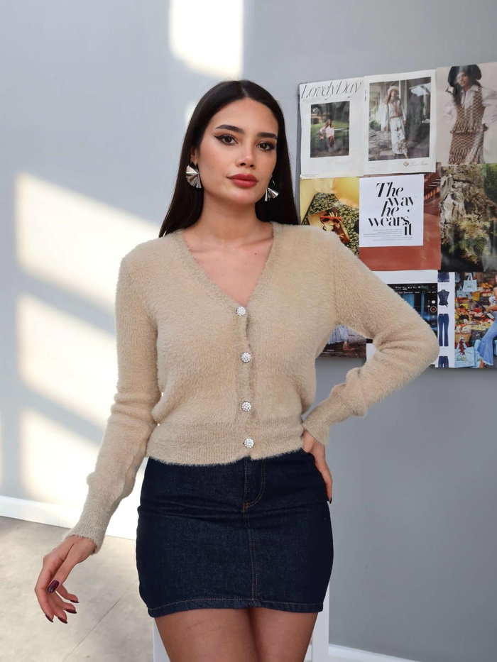 Kum Taş Düğmeli Peluş Hırka