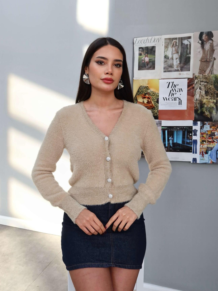 Kum Taş Düğmeli Peluş Hırka