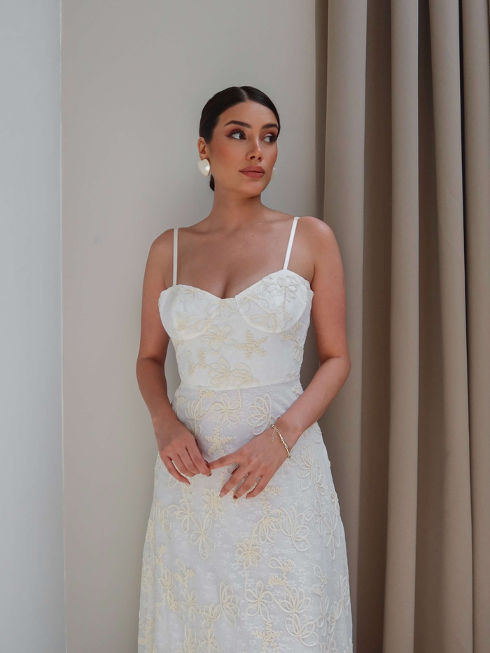 Kuplu Çiçek Kabartmalı Elbise