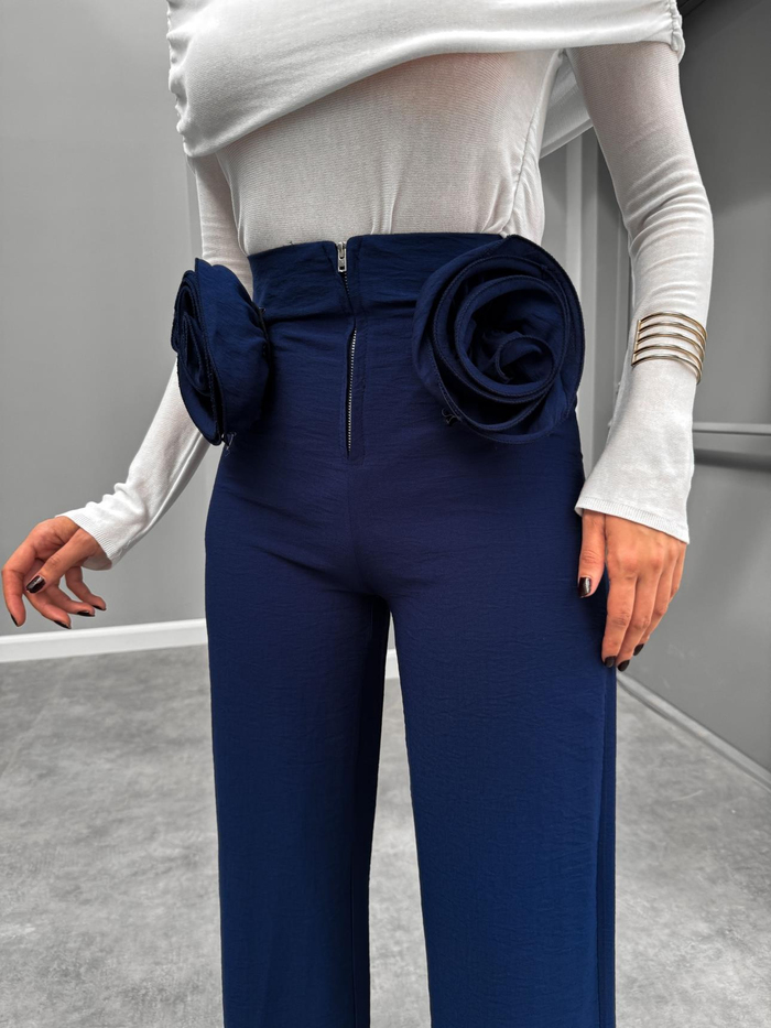 Lacivert Çiçek Broşlu Pantolon