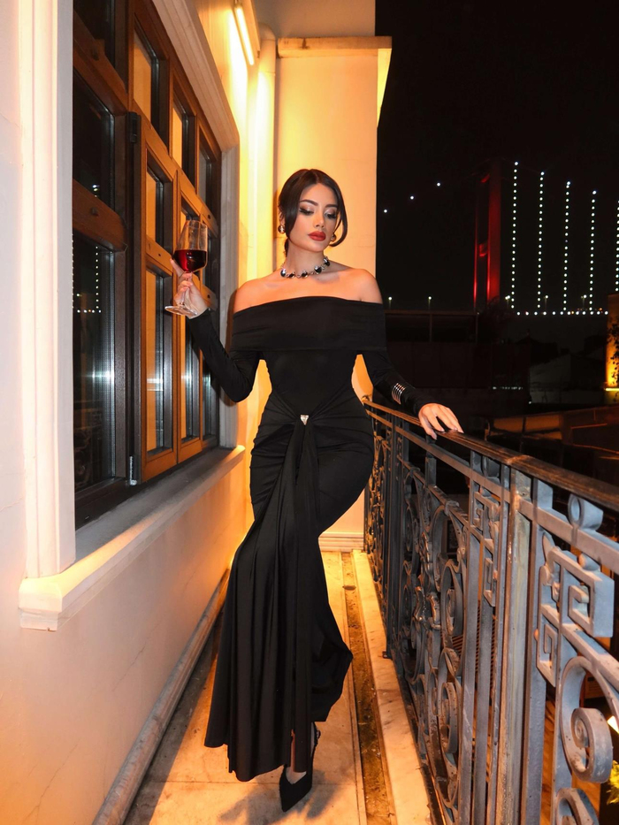 Madonna Yaka Uzun Elbise