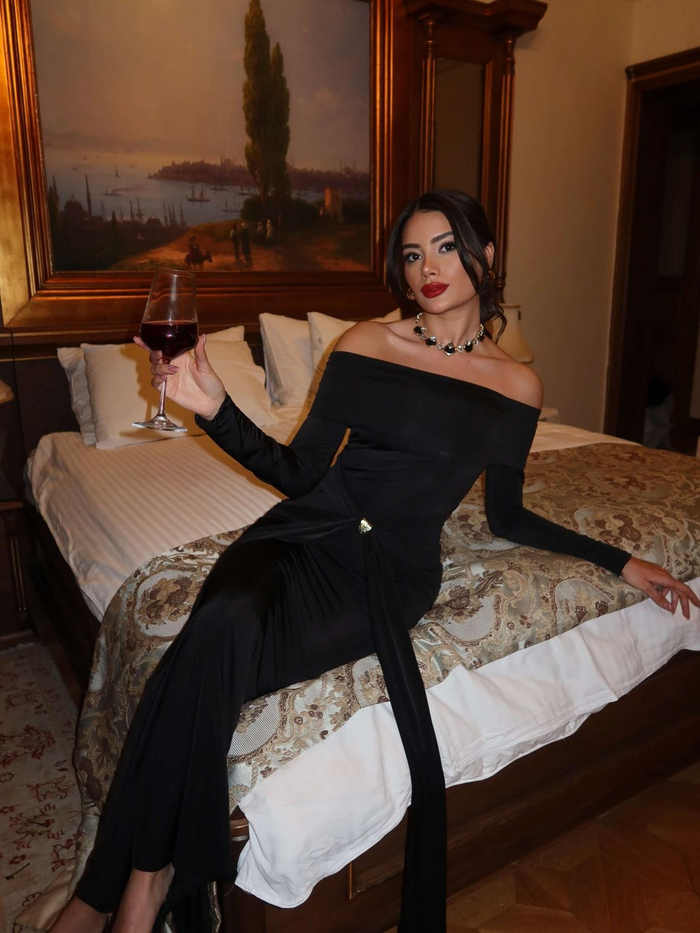 Madonna Yaka Uzun Elbise