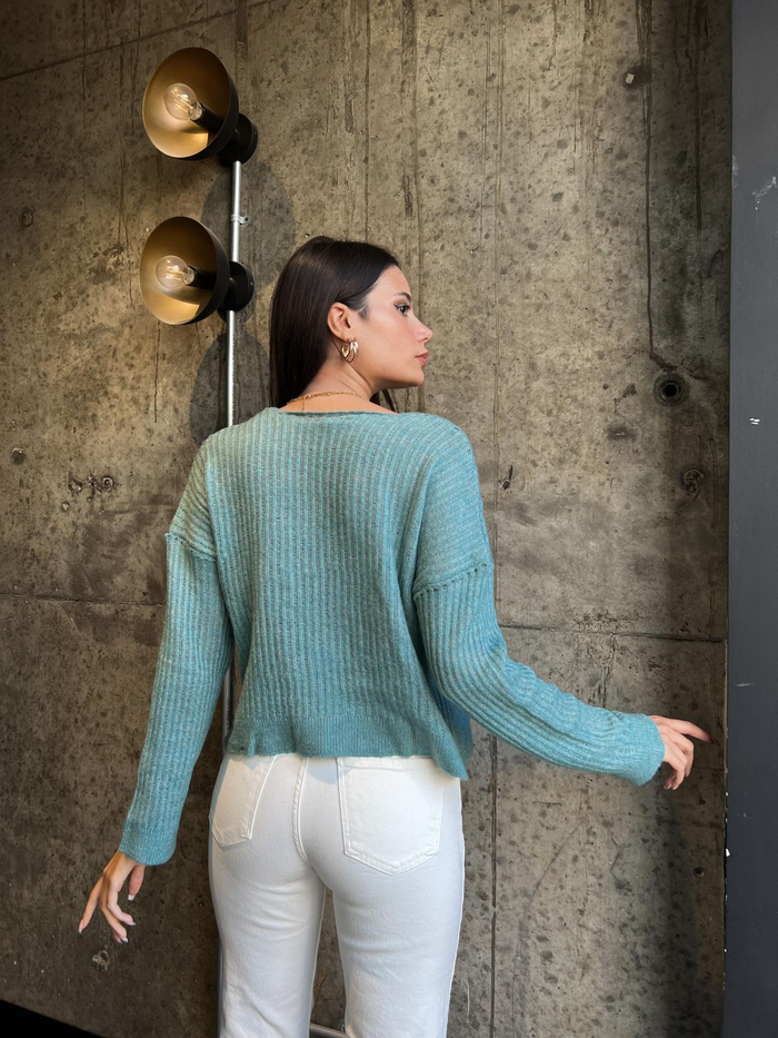 Mint Pretty V Yaka Kazak