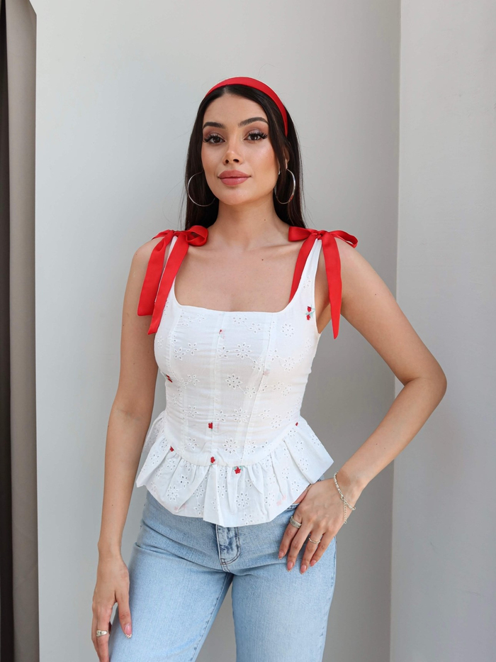 Nakış İşlemeli Bluz