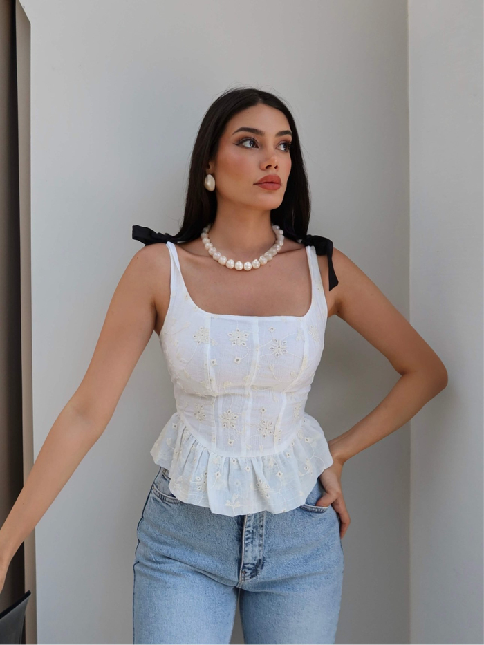 Nakış İşlemeli Bluz