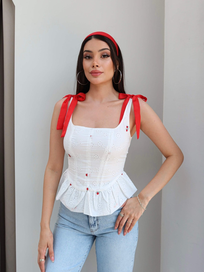Nakış İşlemeli Bluz