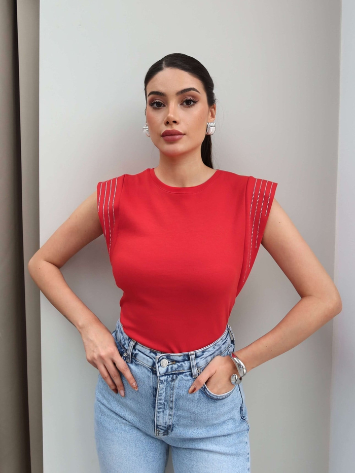 Omuz Taş Detaylı T-Shirt