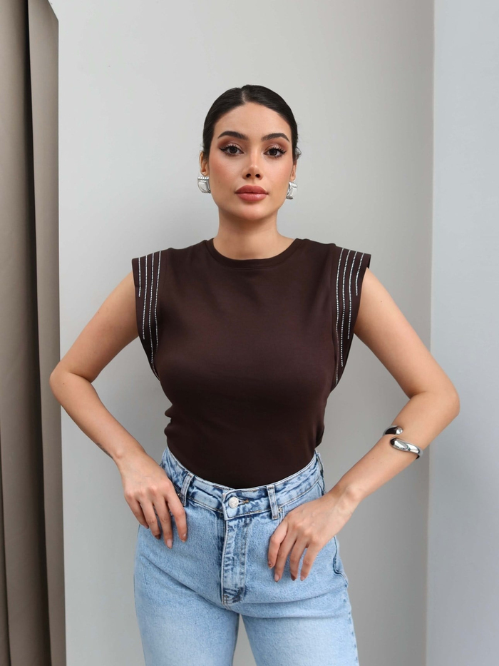 Omuz Taş Detaylı T-Shirt