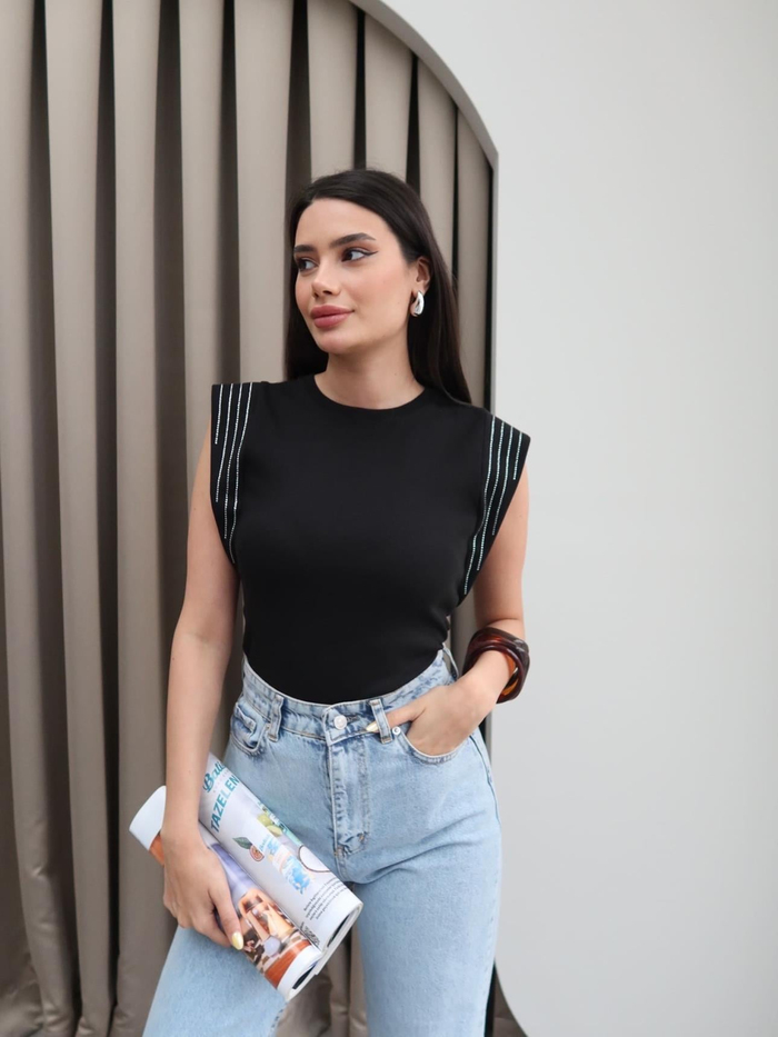 Omuz Taş Detaylı T-Shirt