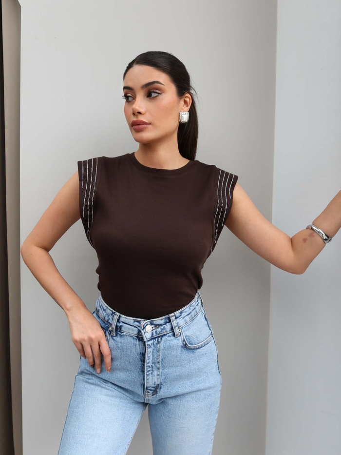 Omuz Taş Detaylı T-Shirt