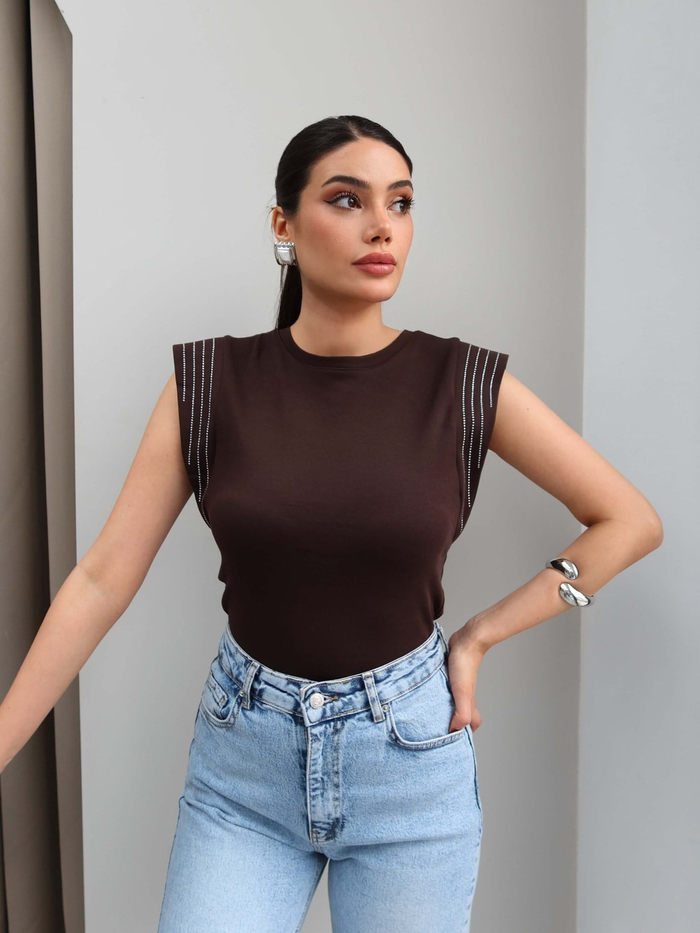 Omuz Taş Detaylı T-Shirt