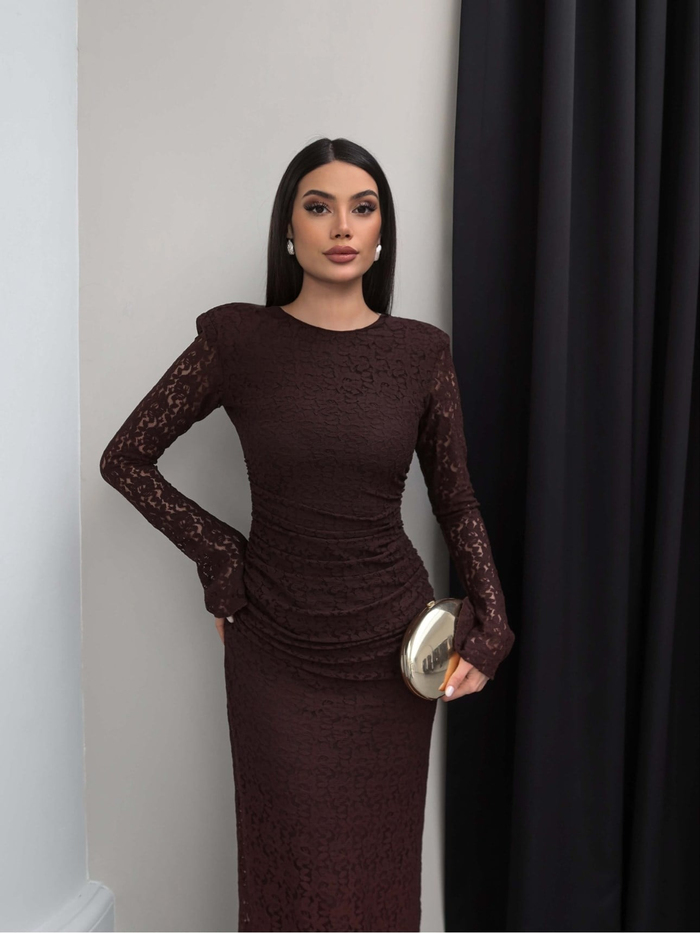 Omuz Vatkalı Uzun Dantel Elbise