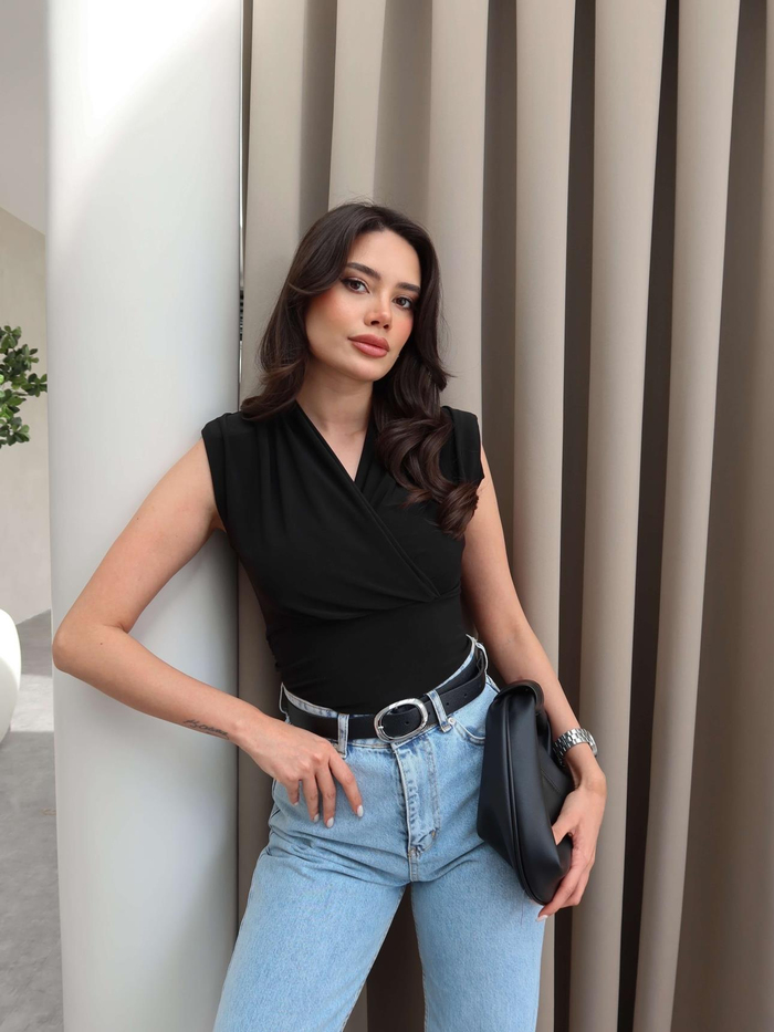 Omuzları Vatkalı Pileli Bluz