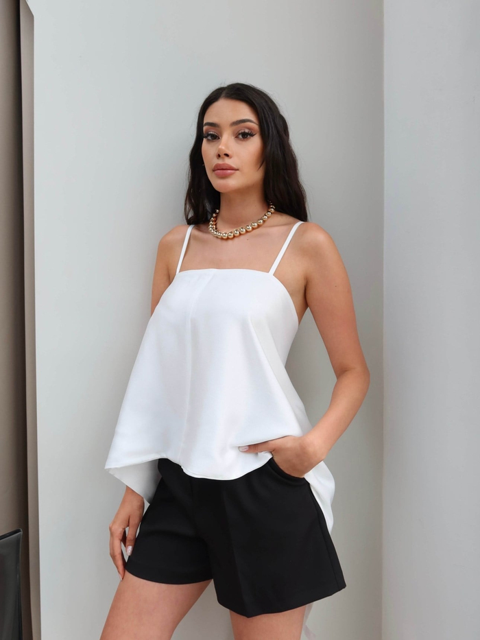 Ön Bağcıklı Asimetrik Saten Bluz