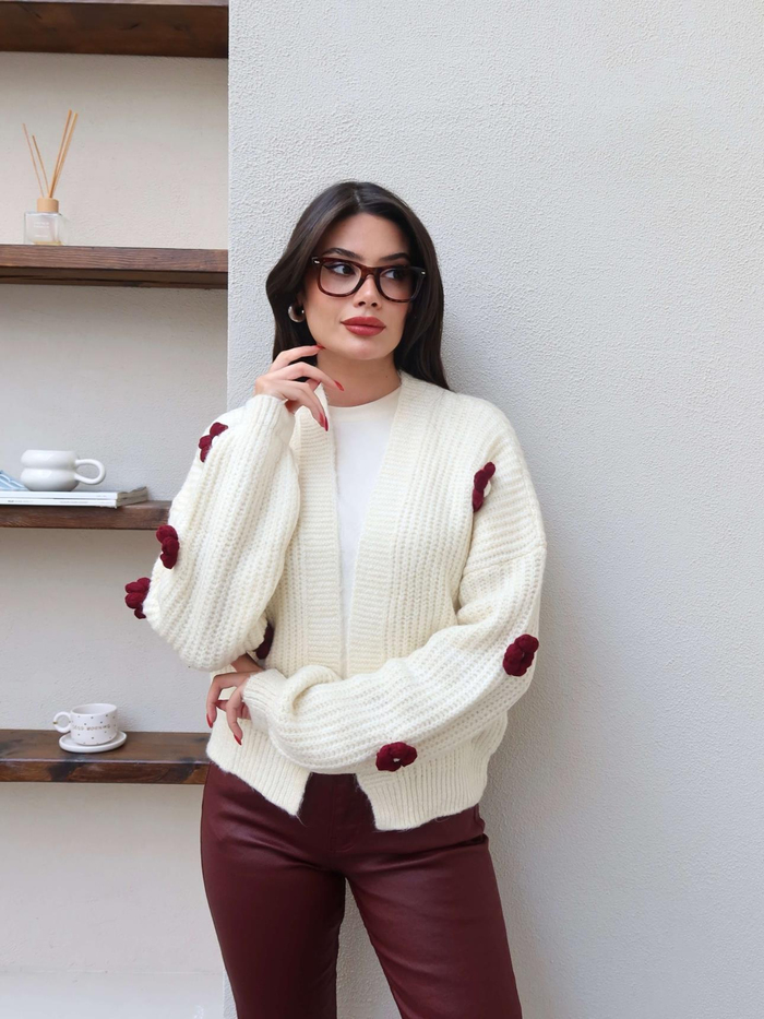 Papatya İşlemeli Örgü Hırka