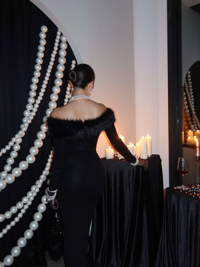 Peluş Madonna Yaka Midi Elbise