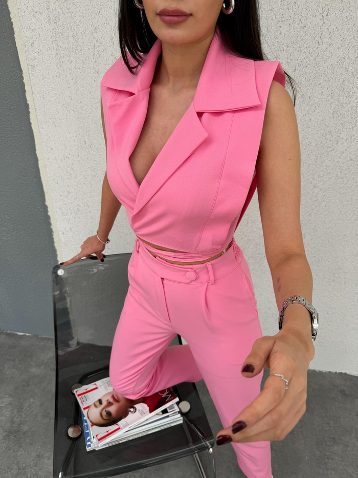 Pembe Bağlamalı Yeleklı Takım