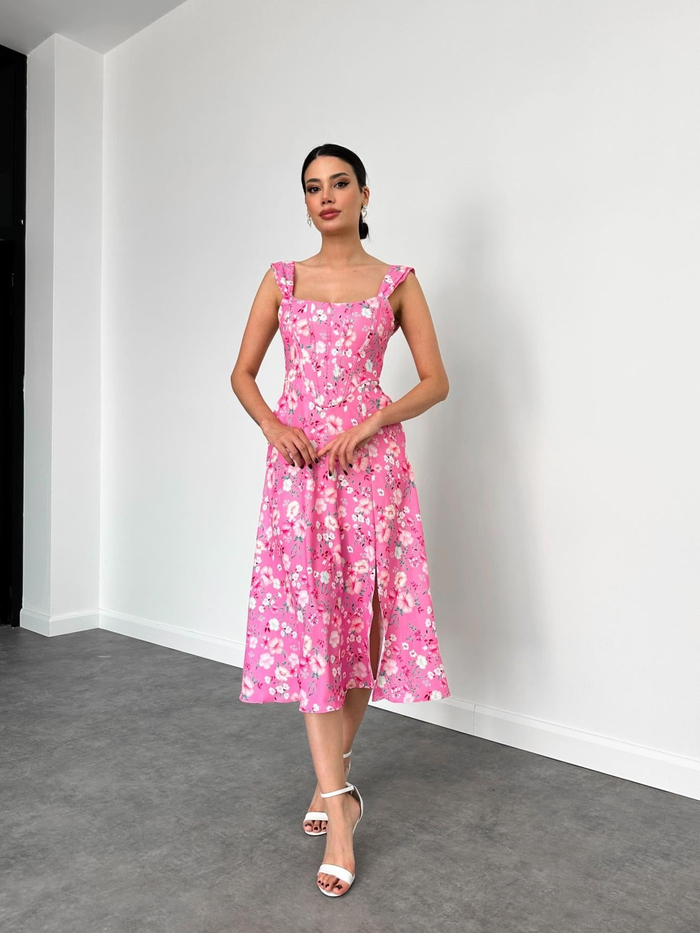 Pembe Çiçekli Yırtmaçlı Elbise