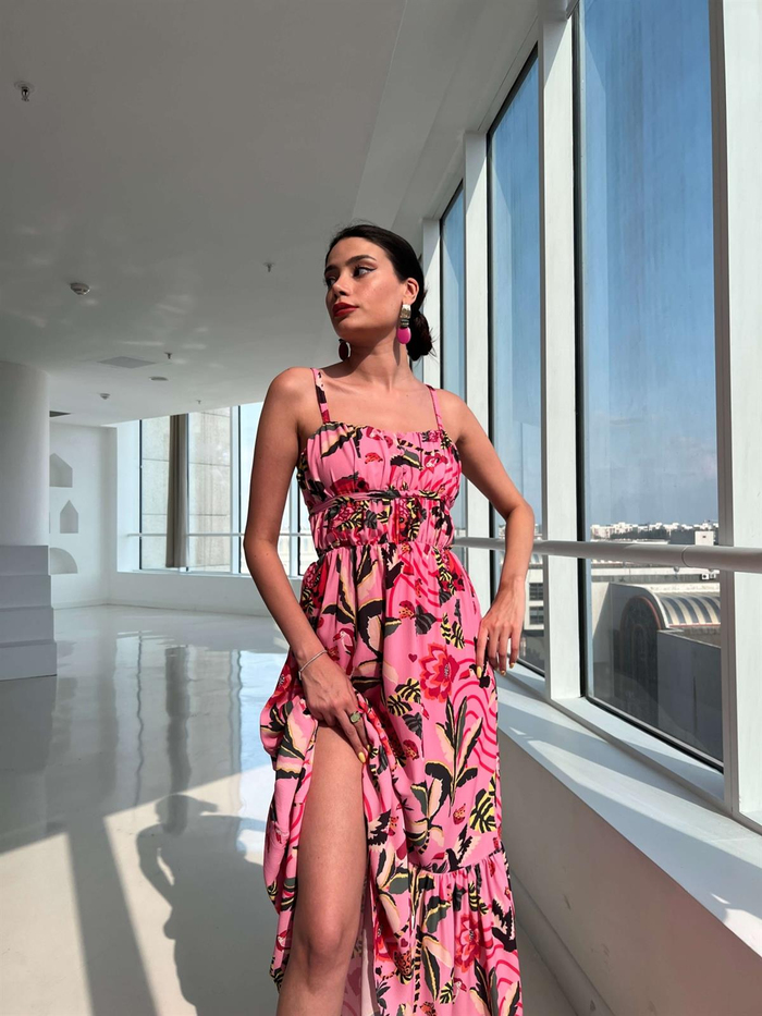 Pembe Desenli Sırtı Geometrik Elbise