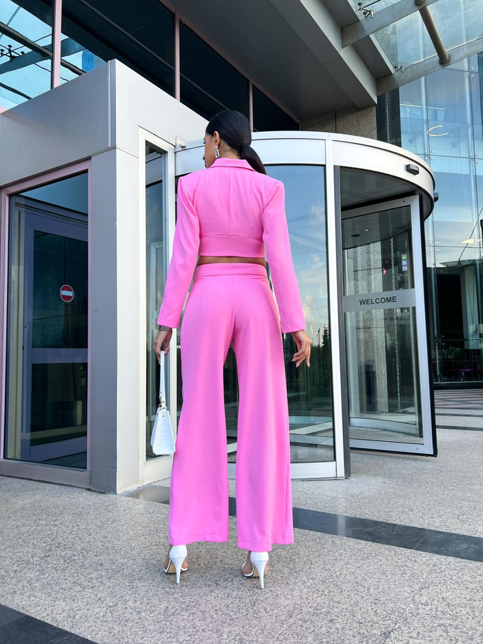 Pembe Korseli İkili Takım