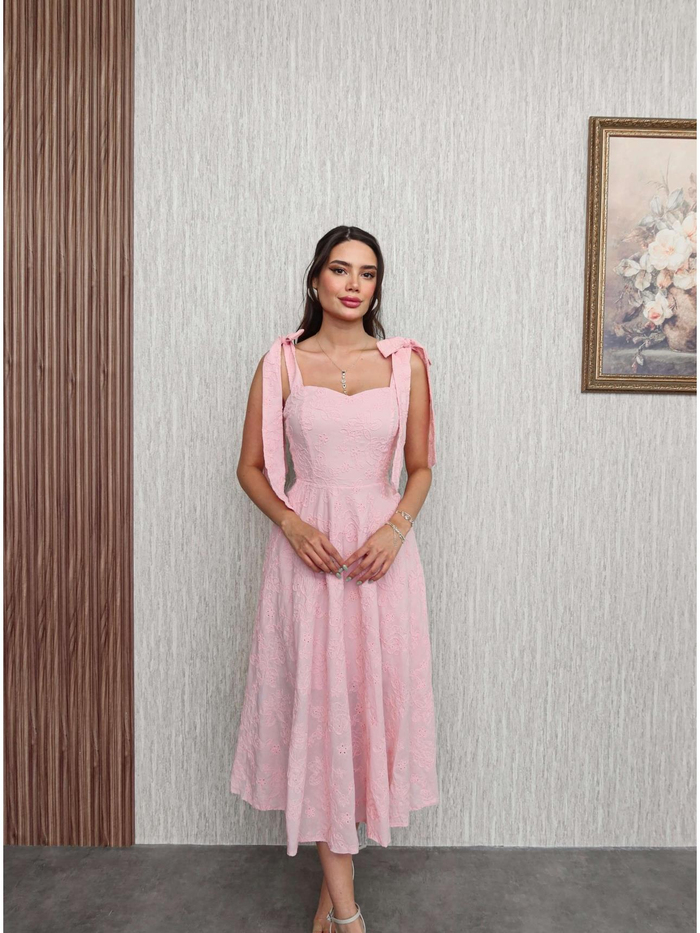 Pembe Nakış İşlemeli Elbise