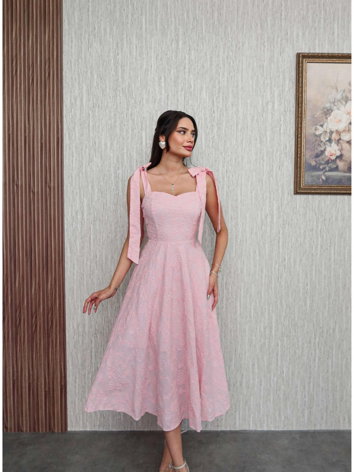 Pembe Nakış İşlemeli Elbise