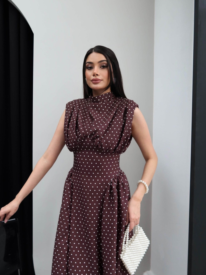 Puantiye Desen Vatkalı Sıfır Kol Elbise