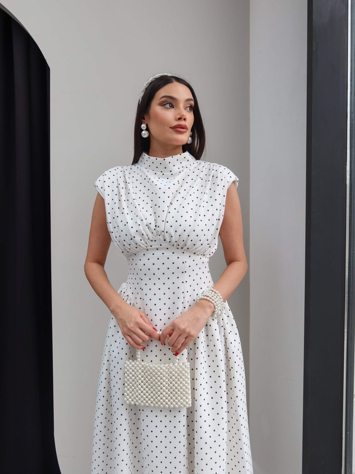 Puantiye Desen Vatkalı Sıfır Kol Elbise