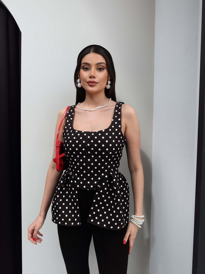 Puantiyeli Kare Yaka Volanlı Bluz