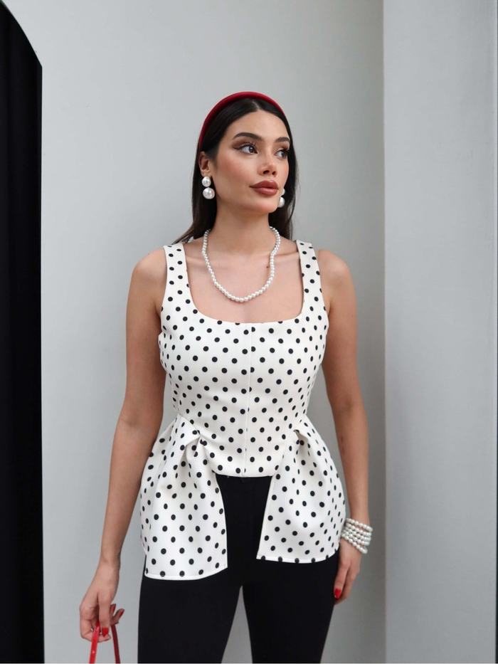 Puantiyeli Kare Yaka Volanlı Bluz