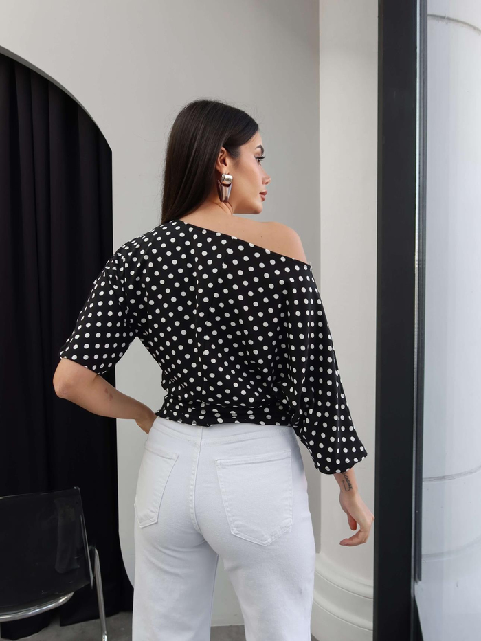 Puantiyeli Kayık Yaka Tshirt