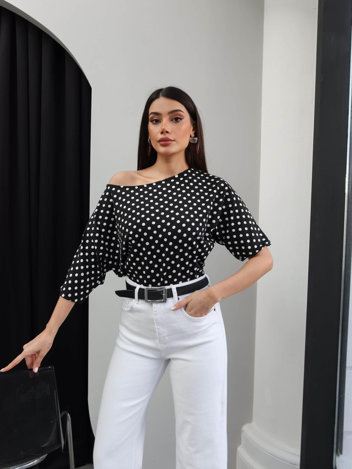 Puantiyeli Kayık Yaka Tshirt