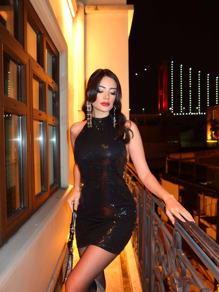 Pul Payetli Boyundan Bağlamalı Mini Elbise