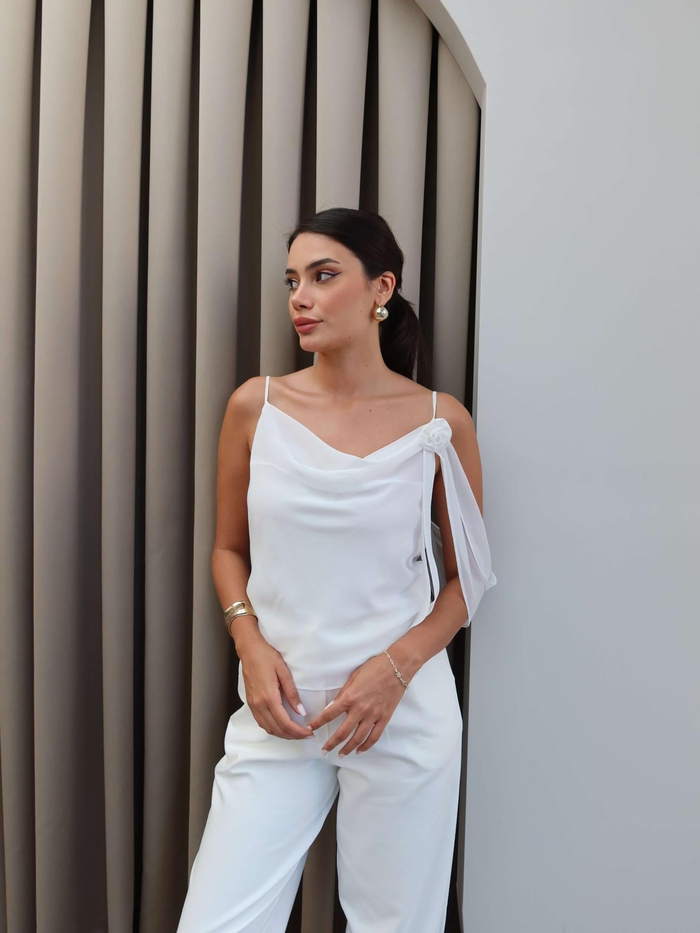 Romantik Çiçek Tokalı Askılı Bluz