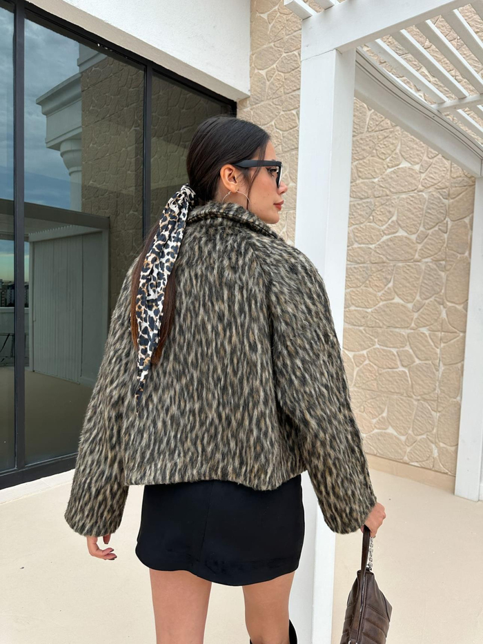 Sakallı Leo Desen Yakalı Ceket