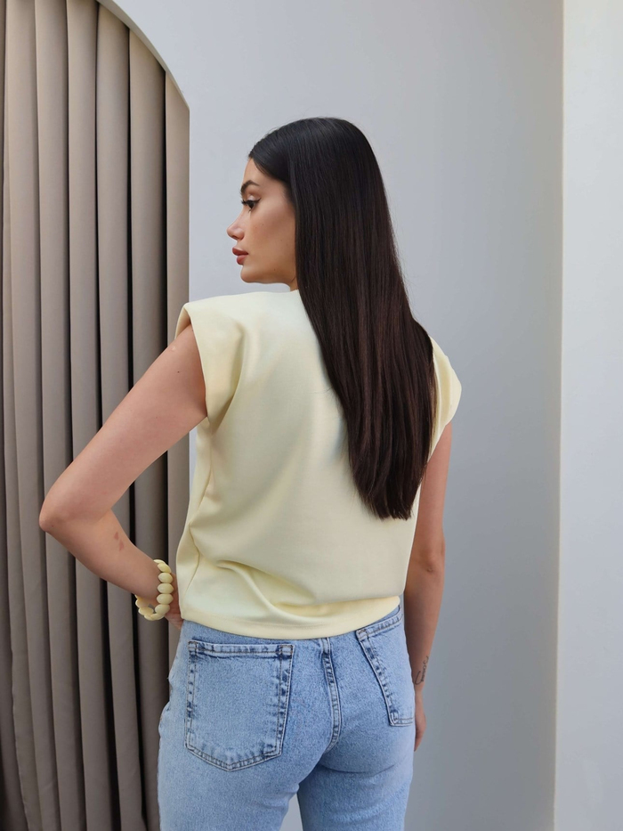 Sıfır Kol Vatkalı Basic Tshirt