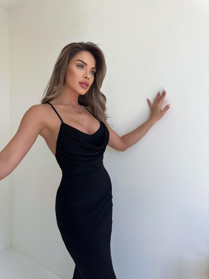 Siyah Askılı Elbise