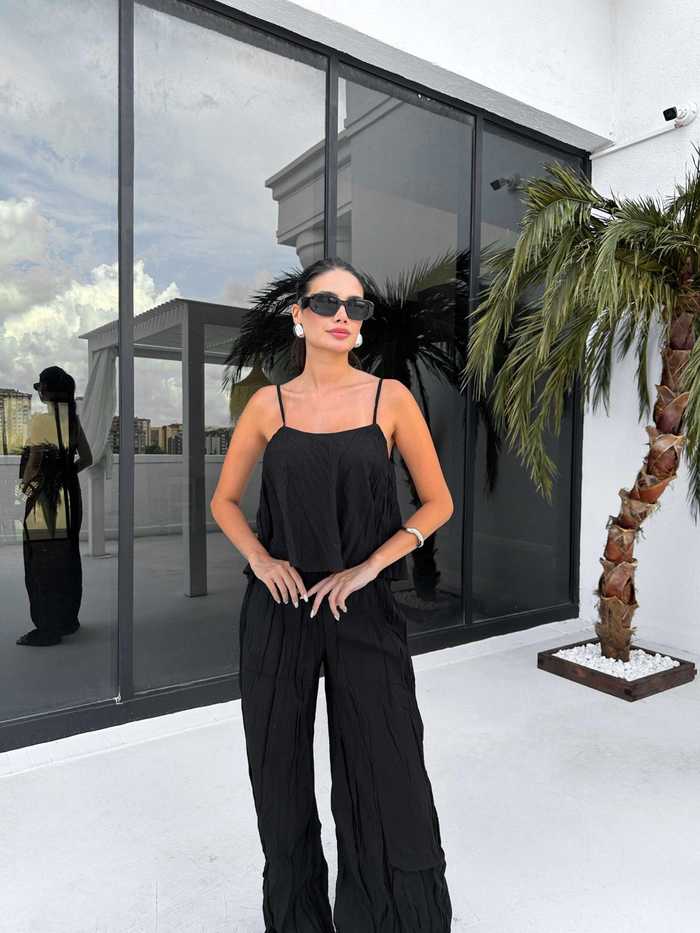 Siyah Askılı Kırışık Takım